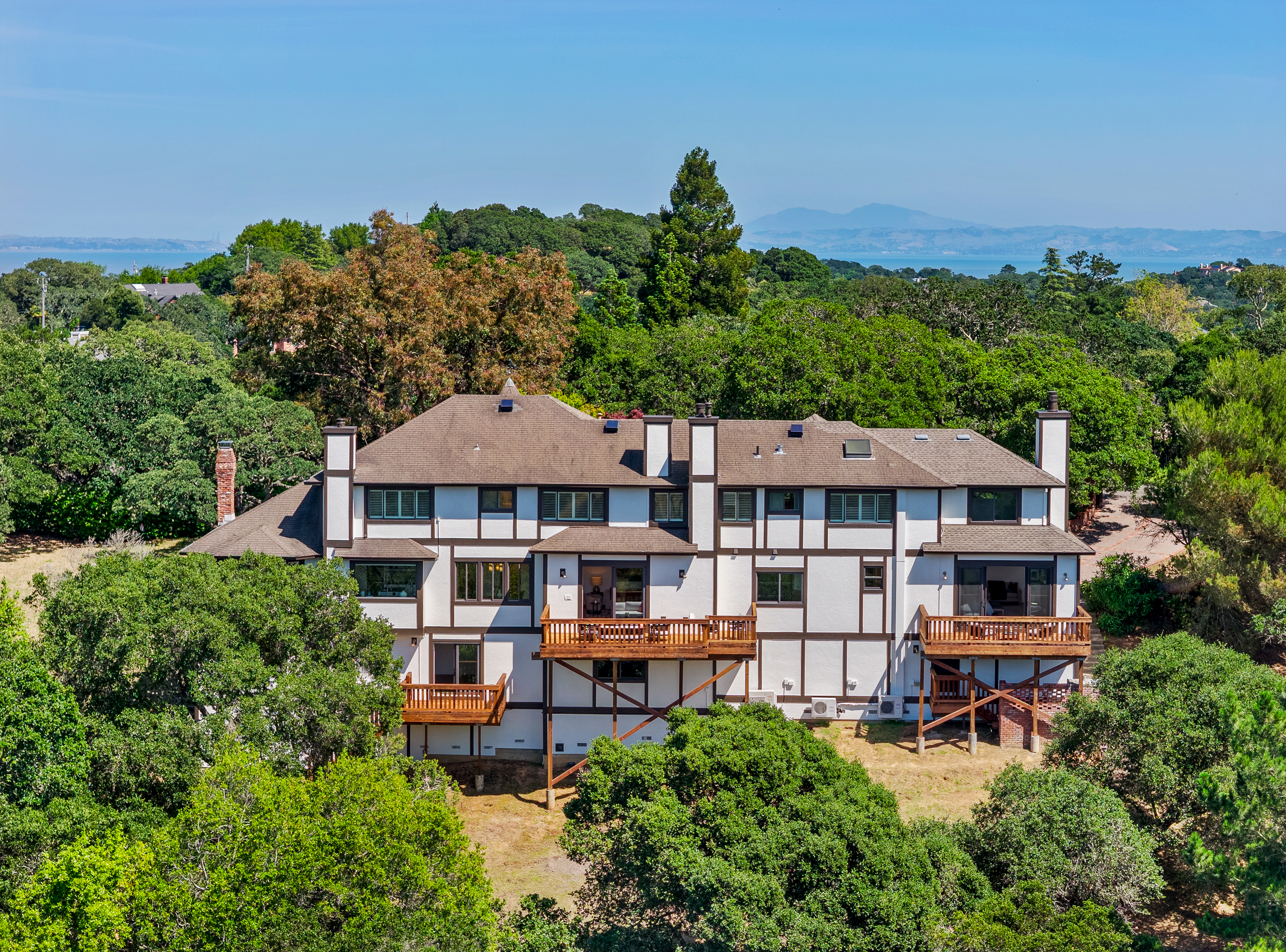  Grand Estate in Novato’s Prestigious Gated Lockton Lane - 物件實景
