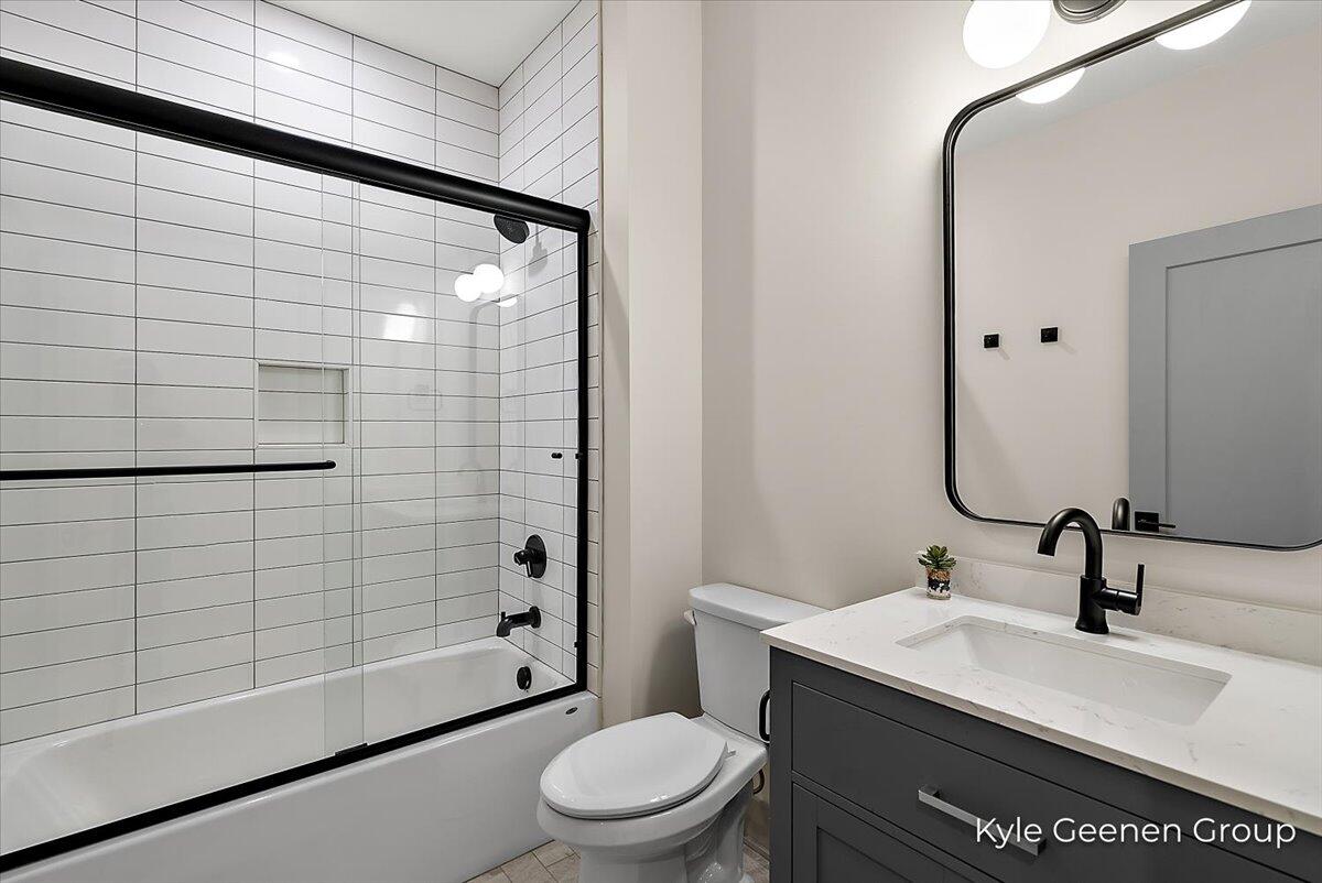 Holland, Michigan, 49423, United States, 2 Bedrooms Bedrooms, ,3 BathroomsBathrooms,Residential,For Sale,1827705