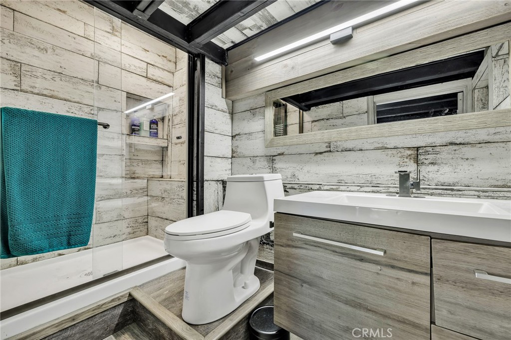 Woodland Hills, California, 91364, United States, 4 Bedrooms Bedrooms, ,2 BathroomsBathrooms,Residential,For Sale,1975100