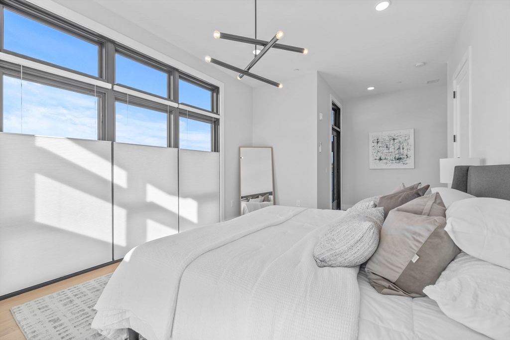 Brookline, Massachusetts, 02446, United States, 3 Bedrooms Bedrooms, ,4 BathroomsBathrooms,Residential,For Sale,1975462