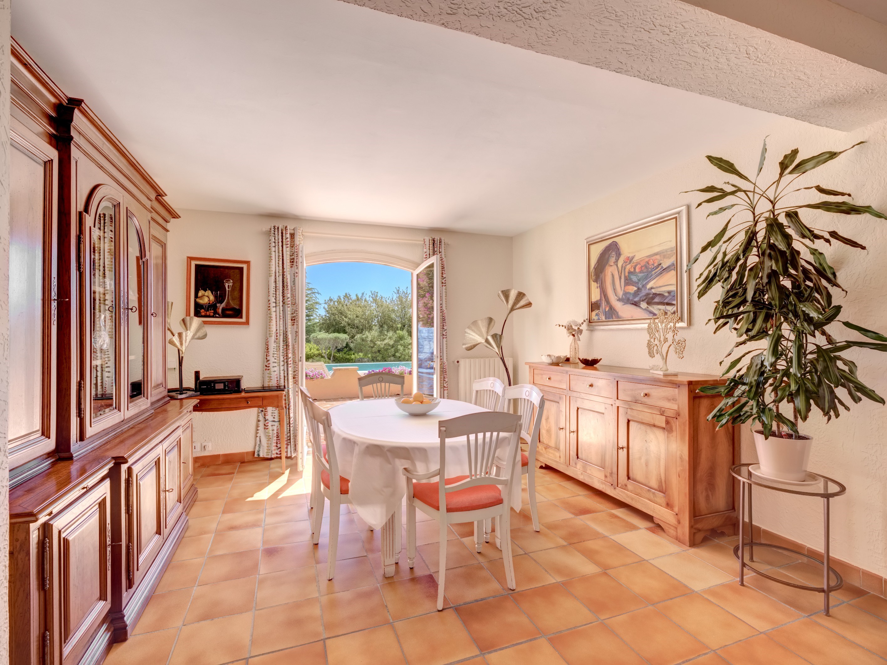  Sea-view Provençal villa: 1,500 m² plot with pool, in a residential area close … - 物件實景