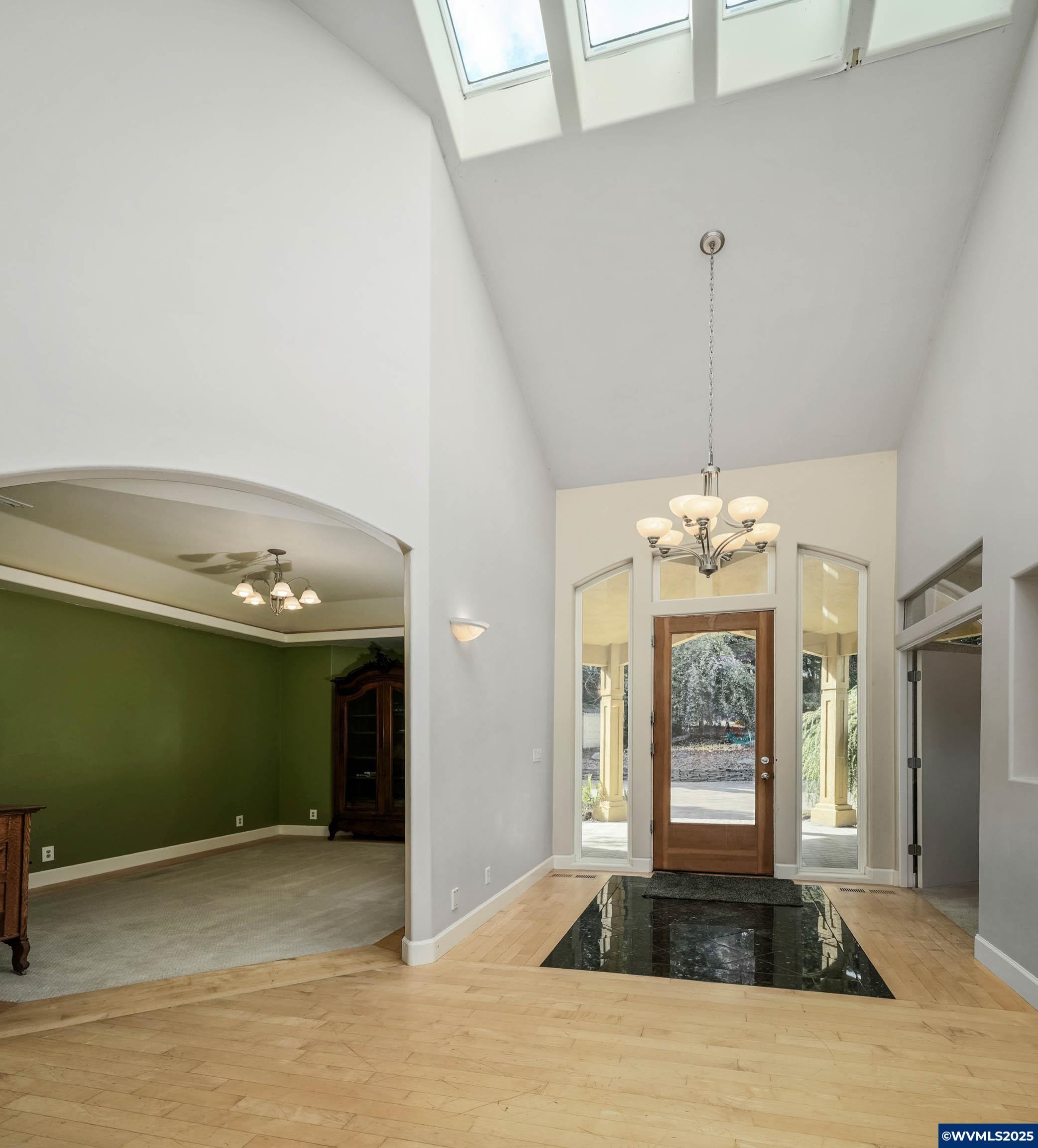 Salem, Oregon, 97306, United States, 6 Bedrooms Bedrooms, ,5 BathroomsBathrooms,Residential,For Sale,1911062