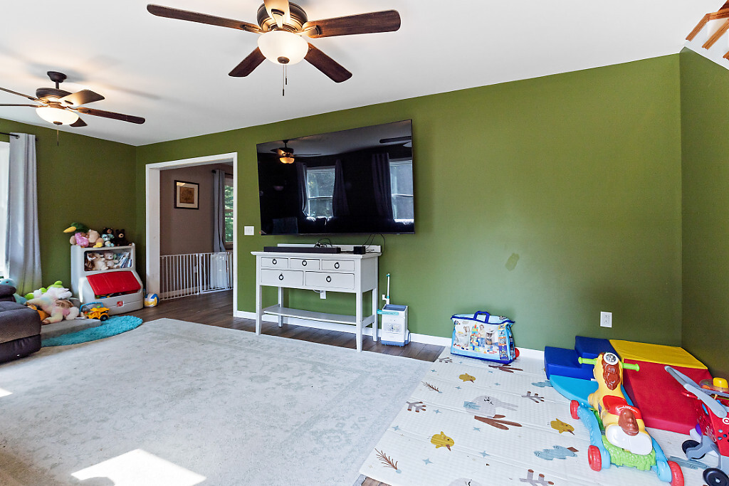 Madison, Maine, 04950, United States, 3 Bedrooms Bedrooms, ,3 BathroomsBathrooms,Residential,For Sale,1898697