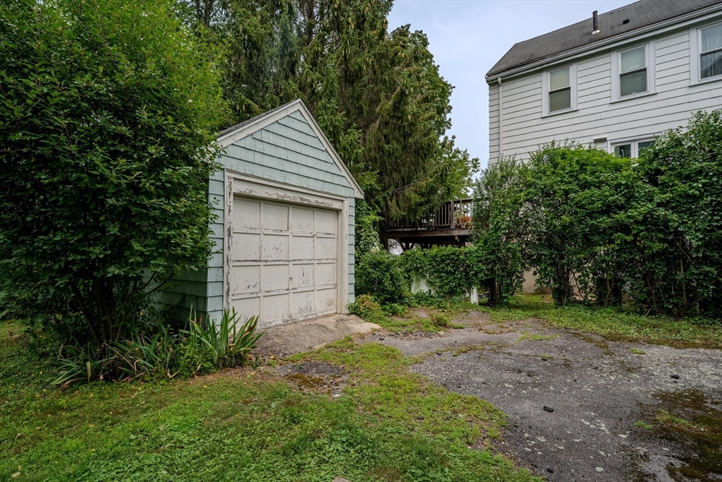 Newton, Massachusetts, 02461, United States, 3 Bedrooms Bedrooms, ,2 BathroomsBathrooms,Residential,For Sale,1934671