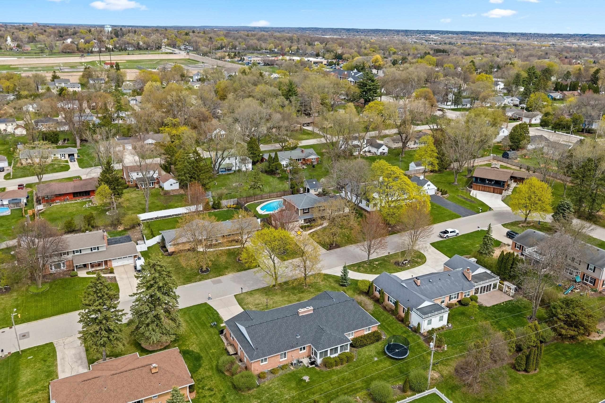GREEN BAY, Wisconsin, 54301, United States, 4 Bedrooms Bedrooms, ,3 BathroomsBathrooms,Residential,For Sale,2048088