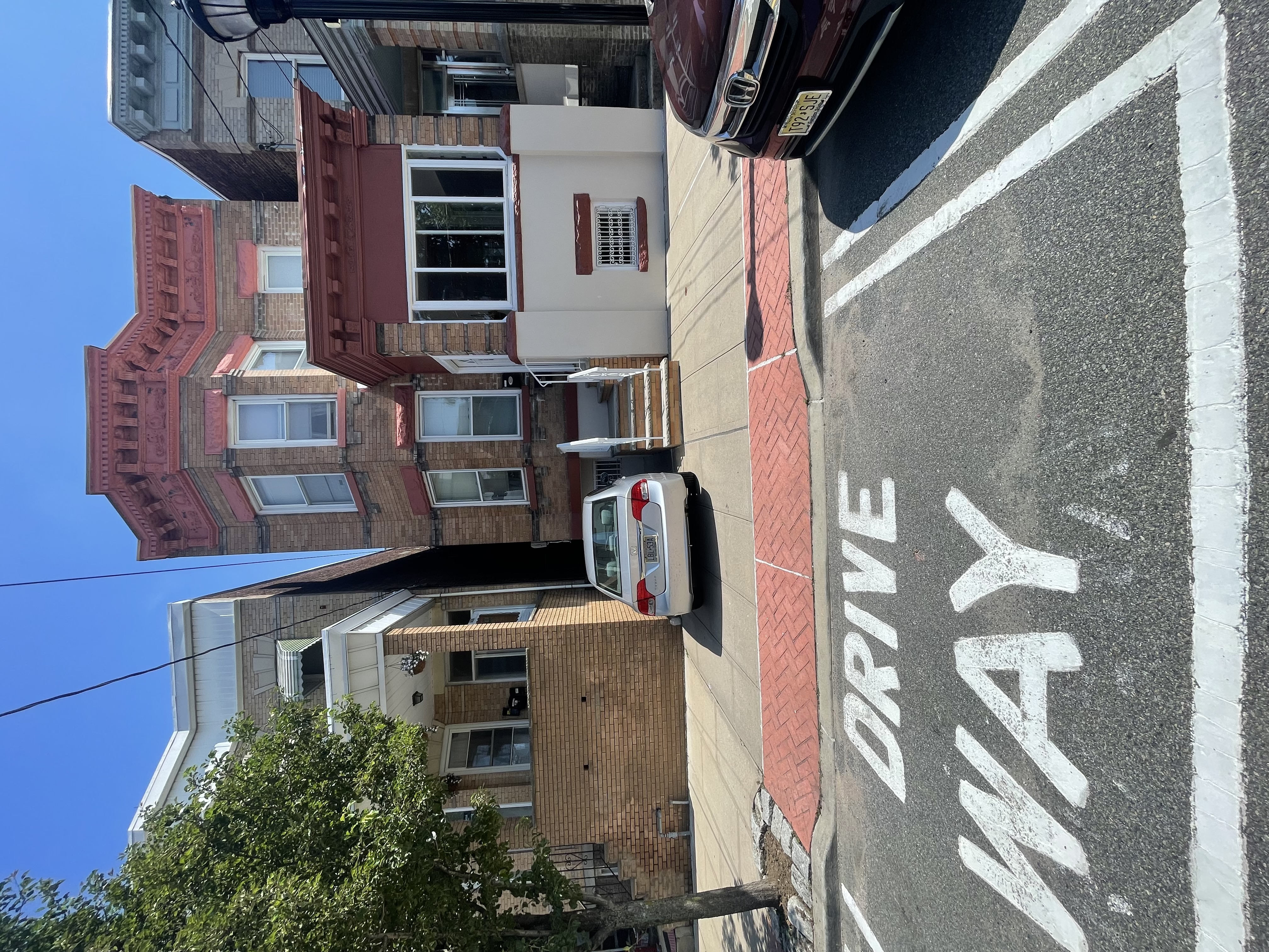 Union City, New Jersey, 07087, United States, 4 Bedrooms Bedrooms, ,3 BathroomsBathrooms,Residential,For Sale,1895208