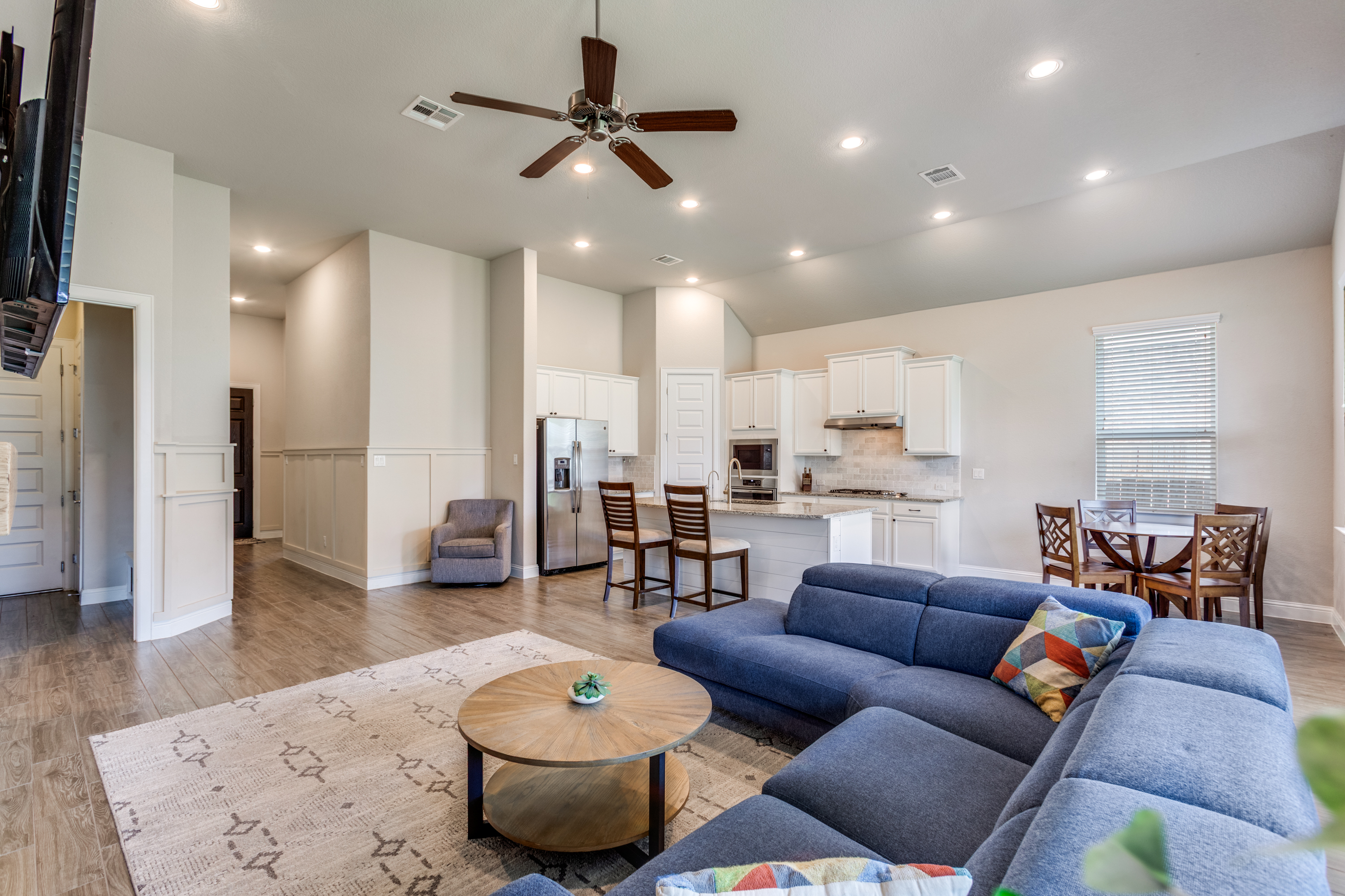  Sophisticated Open-Concept Living - 物件實景