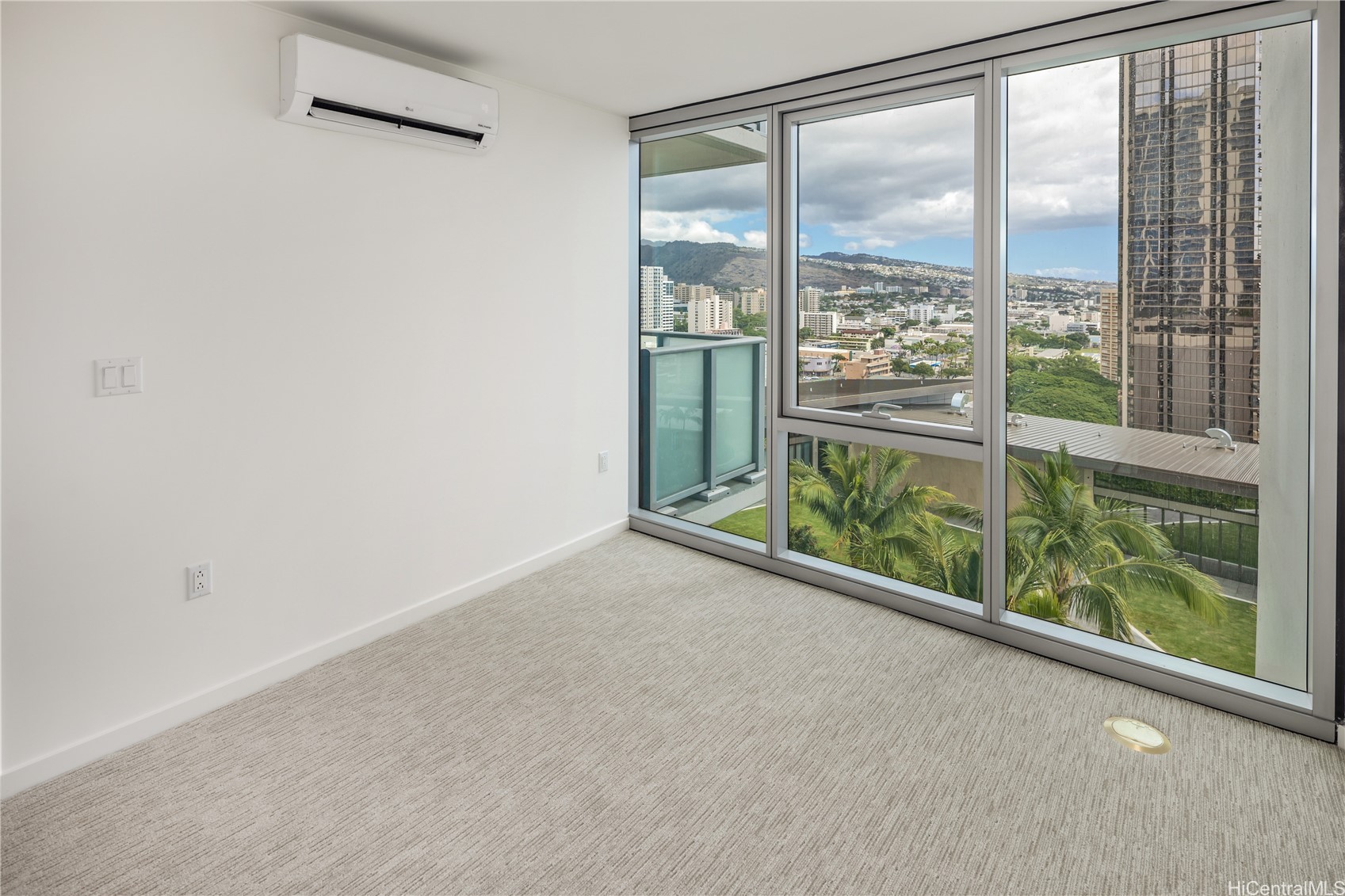 Honolulu, Hawaii, 96814, United States, 1 Bedroom Bedrooms, ,1 BathroomBathrooms,Residential,For Sale,1992137