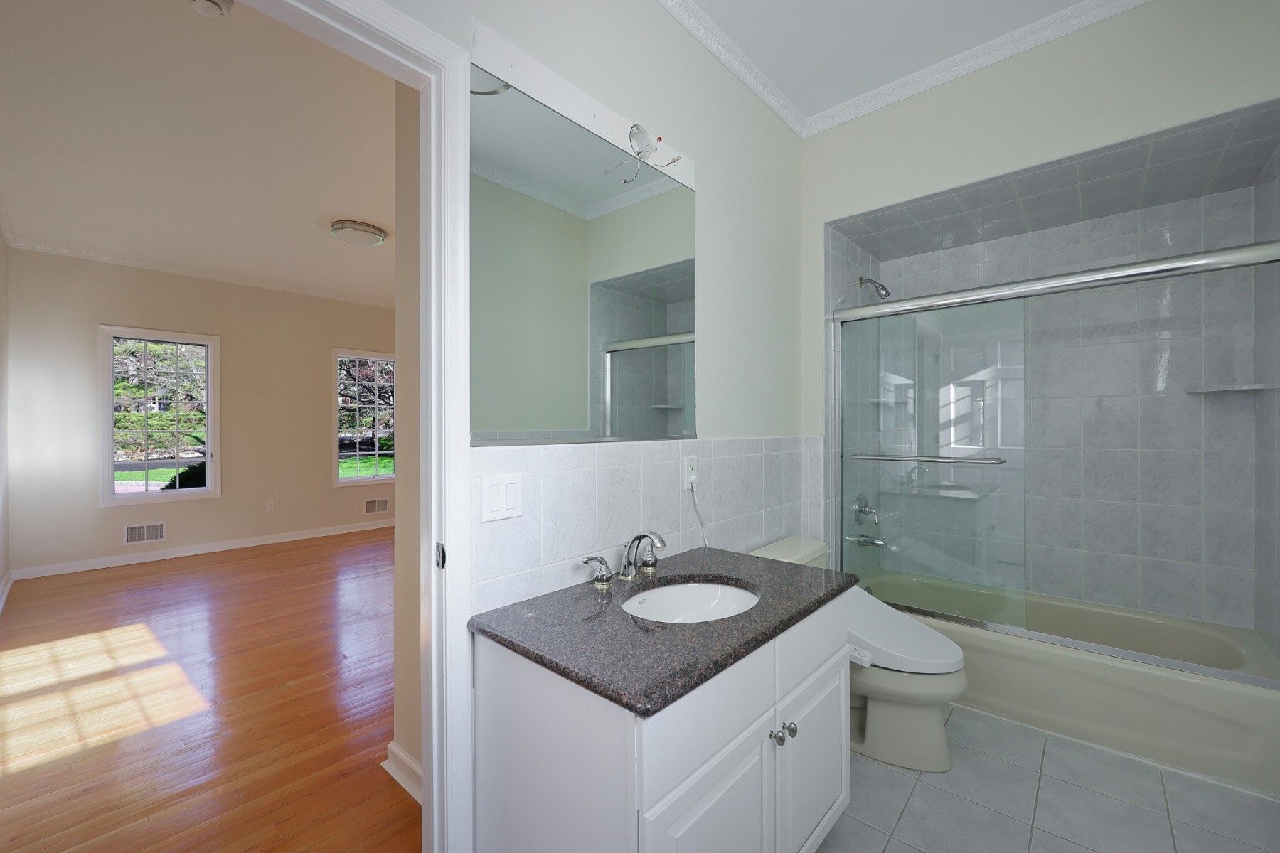  Impressive Seven Bedroom Colonial Offer Privacy and Practicality - 物件實景