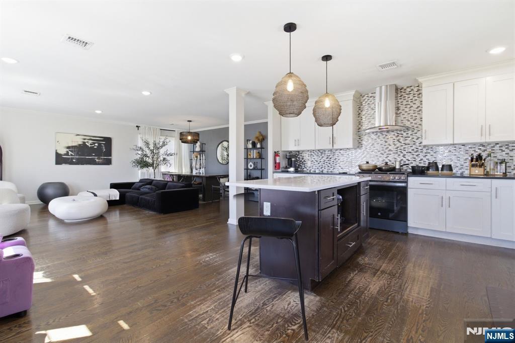 Kearny, New Jersey, 07032, United States, 6 Bedrooms Bedrooms, ,5 BathroomsBathrooms,Residential,For Sale,2032310