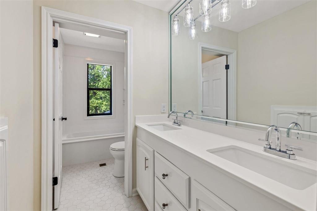 Lake Charles, Louisiana, 70605, United States, 5 Bedrooms Bedrooms, ,4 BathroomsBathrooms,Residential,For Sale,1983707