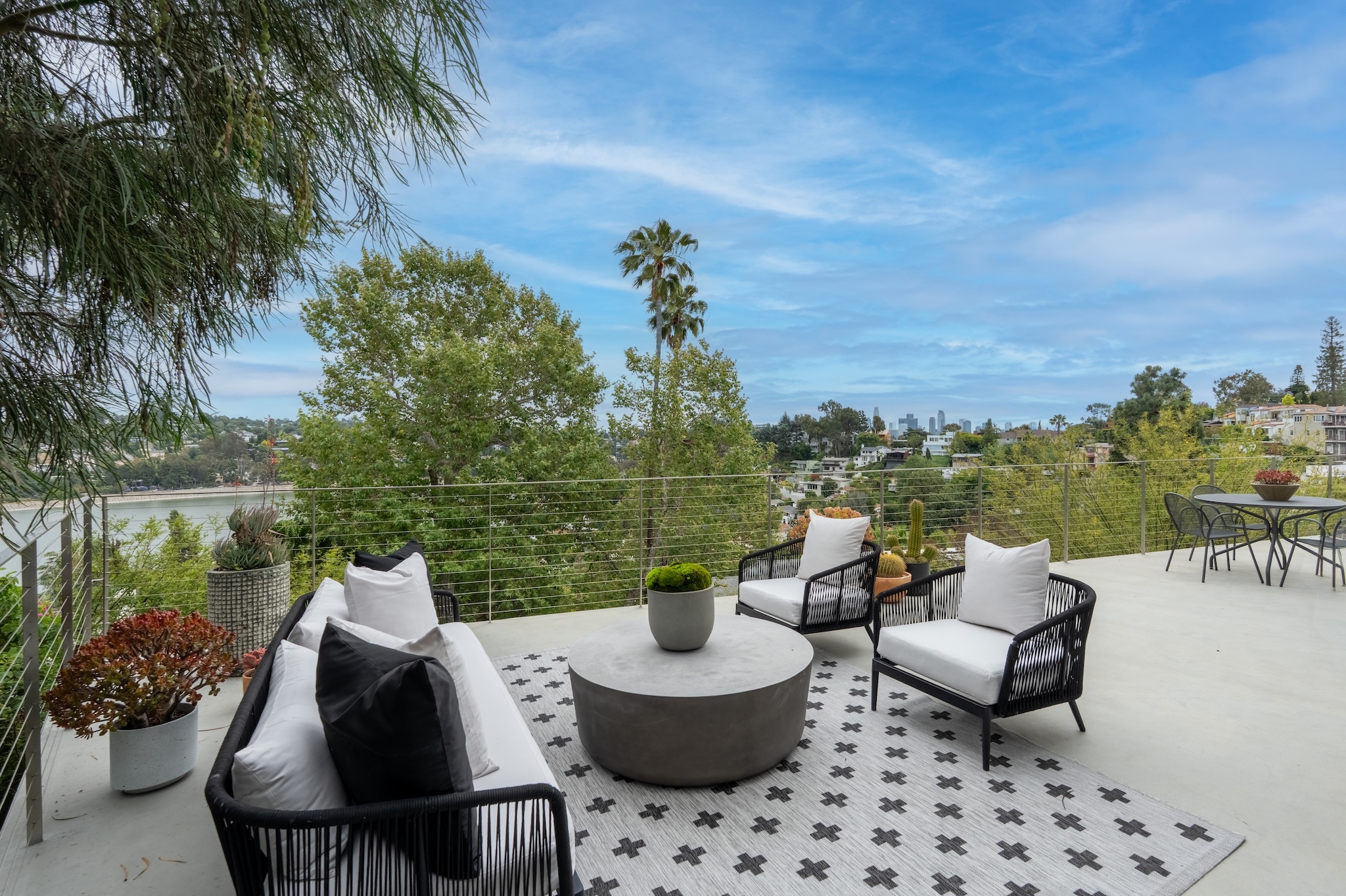  2129 Redcliff St - 物件實景