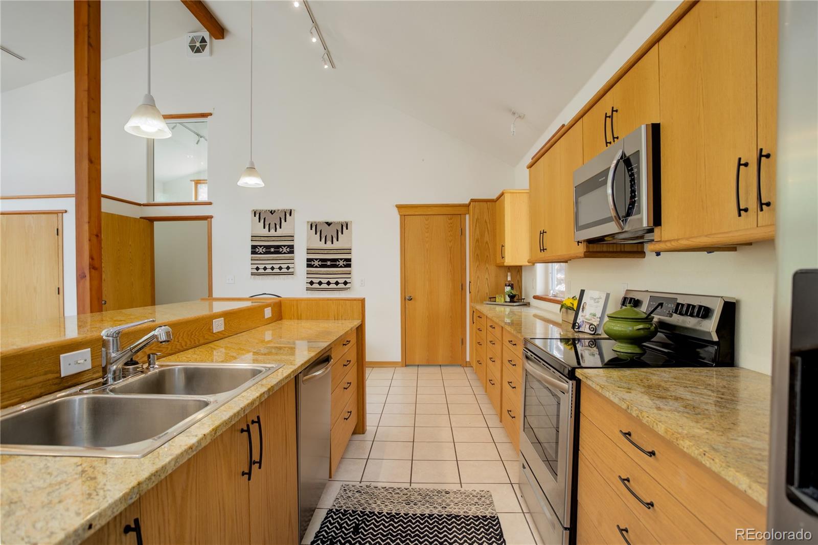 Littleton, Colorado, 80127, United States, 3 Bedrooms Bedrooms, ,2 BathroomsBathrooms,Residential,For Sale,1846692