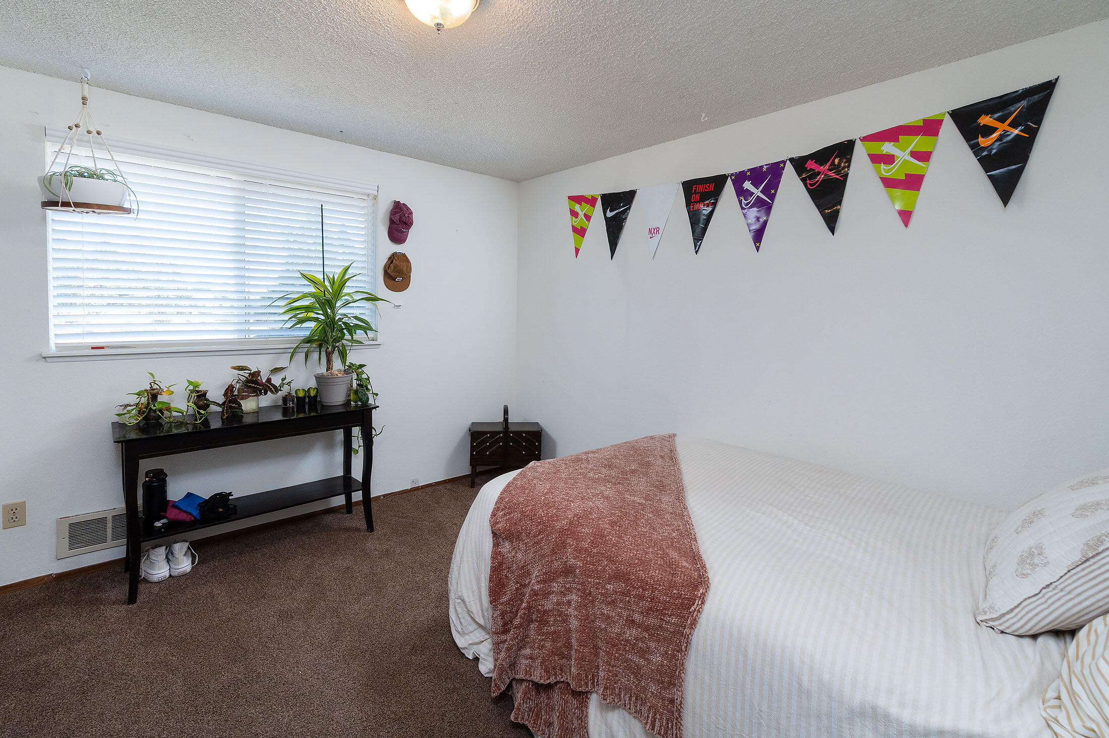 Bend, Oregon, 97701, United States, 3 Bedrooms Bedrooms, ,2 BathroomsBathrooms,Residential,For Sale,1913585