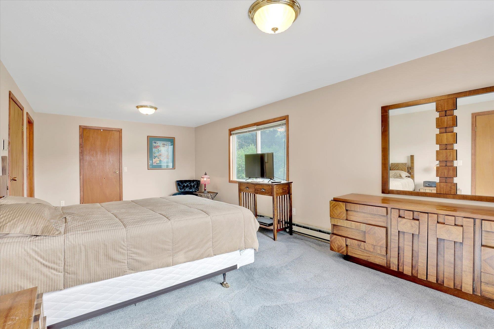 Newman Lake, Washington, 99025, United States, 4 Bedrooms Bedrooms, ,3 BathroomsBathrooms,Residential,For Sale,1929094
