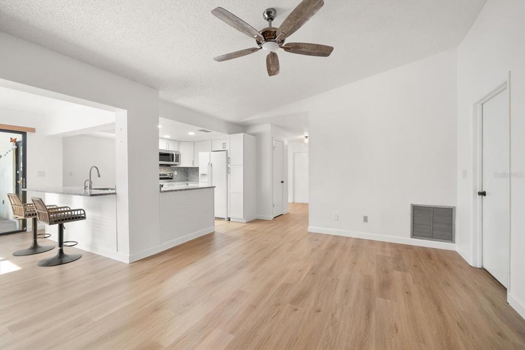 Seminole, Florida, 33777, United States, 3 Bedrooms Bedrooms, ,2 BathroomsBathrooms,Residential,For Sale,2001866