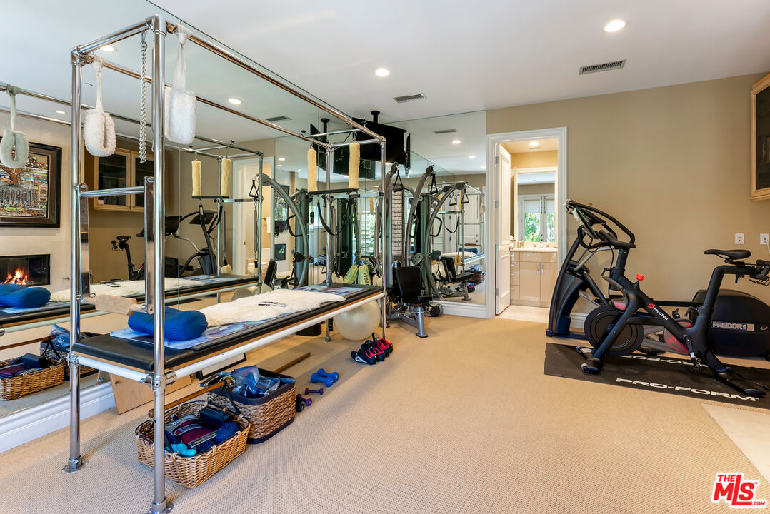 Los Angeles, California, 90077, United States, 5 Bedrooms Bedrooms, ,7 BathroomsBathrooms,Residential,For Sale,1686494