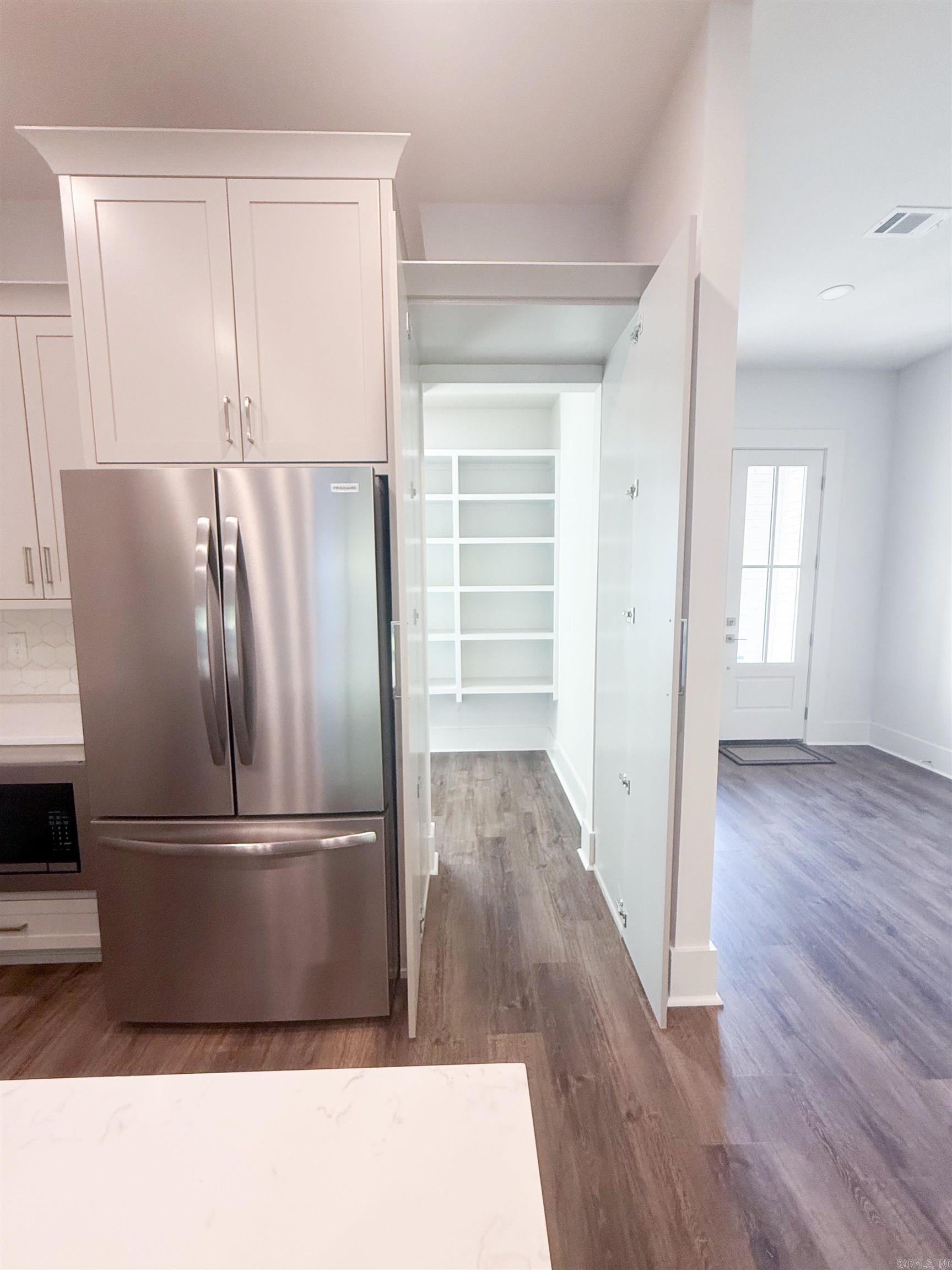 Benton, Arkansas, 72019, United States, 5 Bedrooms Bedrooms, ,4 BathroomsBathrooms,Residential,For Sale,2005368