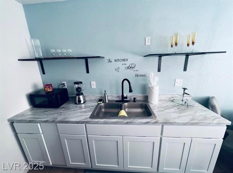 Las Vegas, Nevada, 89106, United States, 4 Bedrooms Bedrooms, ,4 BathroomsBathrooms,Residential,For Sale,1979989