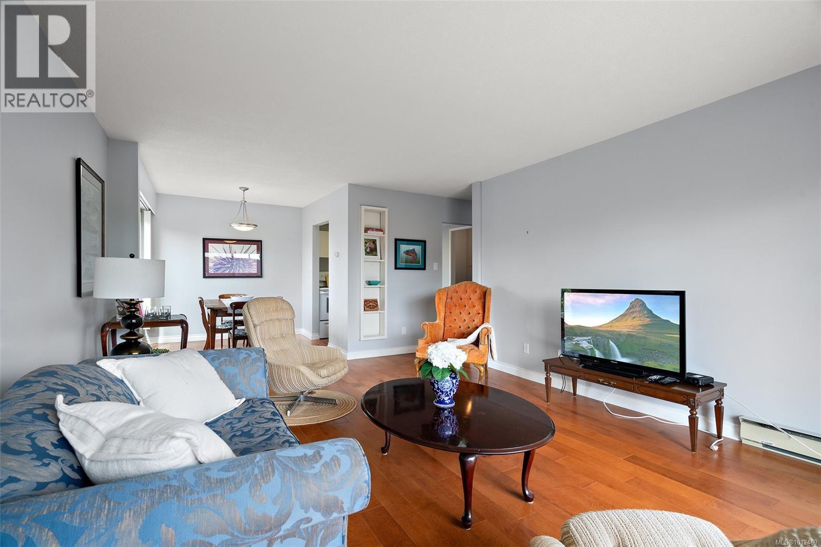 VICTORIA, British Columbia, V8V 2X5, CA, 2 Bedrooms Bedrooms, ,1 BathroomBathrooms,Residential,For Sale,1950619