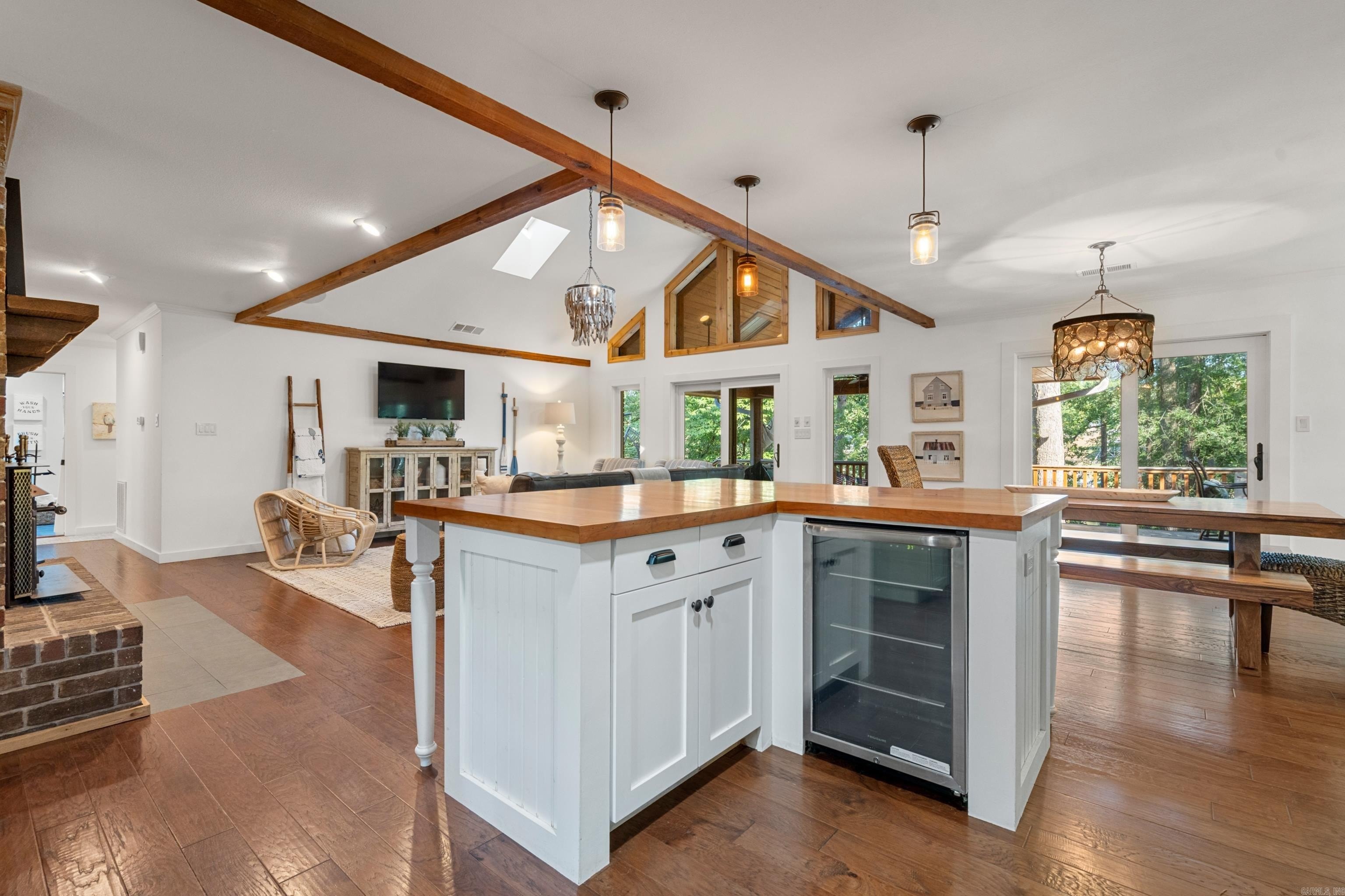 Hot Springs, Arkansas, 71913, United States, 3 Bedrooms Bedrooms, ,3 BathroomsBathrooms,Residential,For Sale,1905821