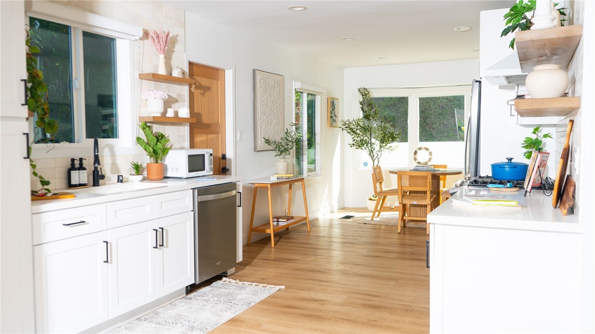 Los Angeles, California, 90027, United States, 3 Bedrooms Bedrooms, ,3 BathroomsBathrooms,Residential,For Sale,1980837