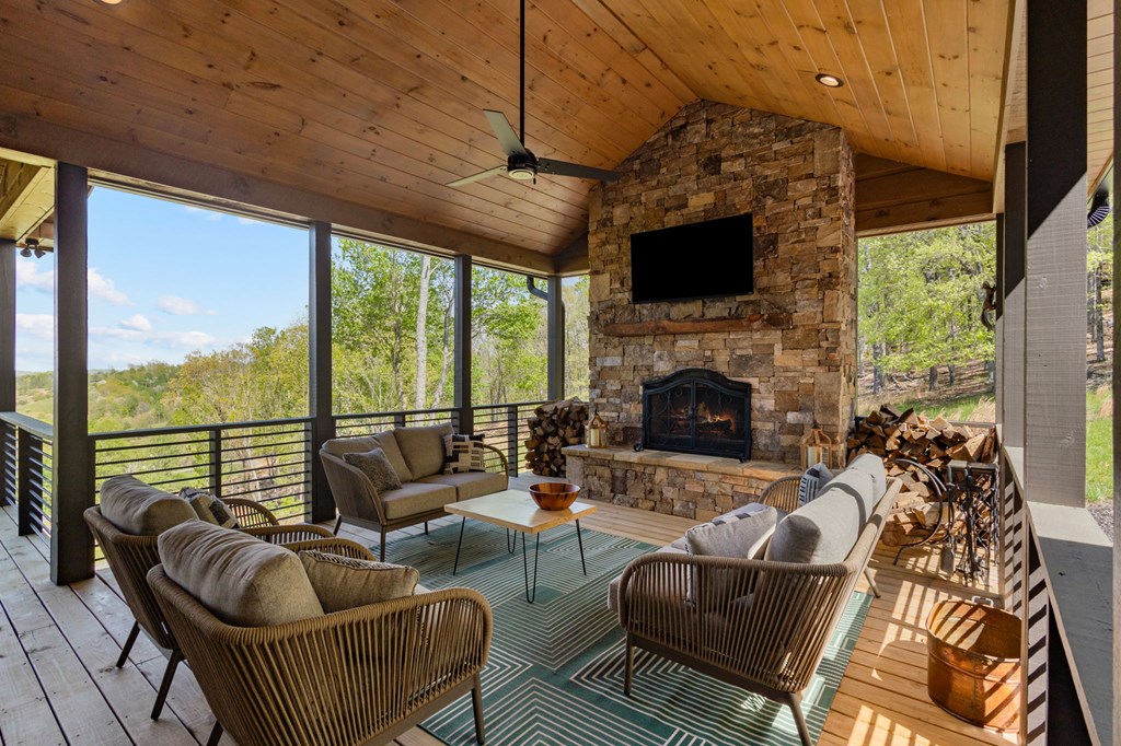 Morganton, Georgia, 30560, United States, 3 Bedrooms Bedrooms, ,3 BathroomsBathrooms,Residential,For Sale,1983802