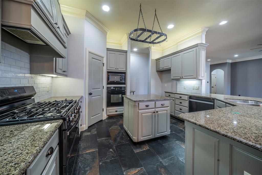 Arlington, Texas, 76017, United States, 4 Bedrooms Bedrooms, ,5 BathroomsBathrooms,Residential,For Sale,1982426