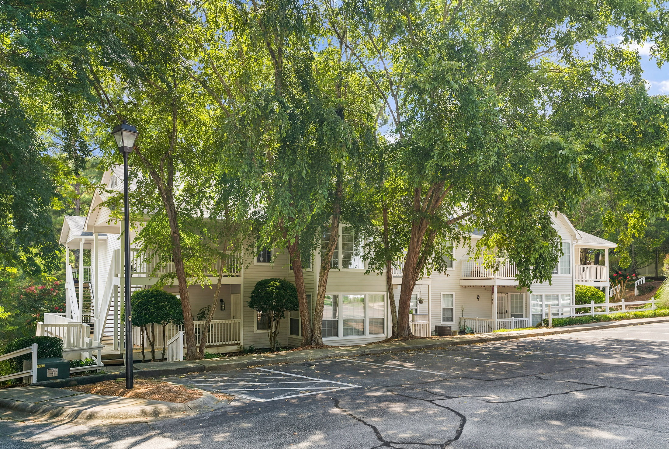  Perfectly Positioned Between the Charm of Downtown Roswell and Sandy Springs - 物件實景