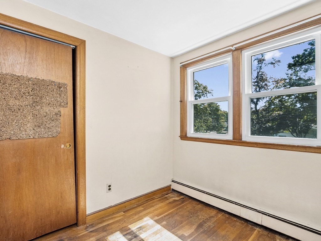 Waltham, Massachusetts, 02452, United States, 4 Bedrooms Bedrooms, ,2 BathroomsBathrooms,Residential,For Sale,1939340