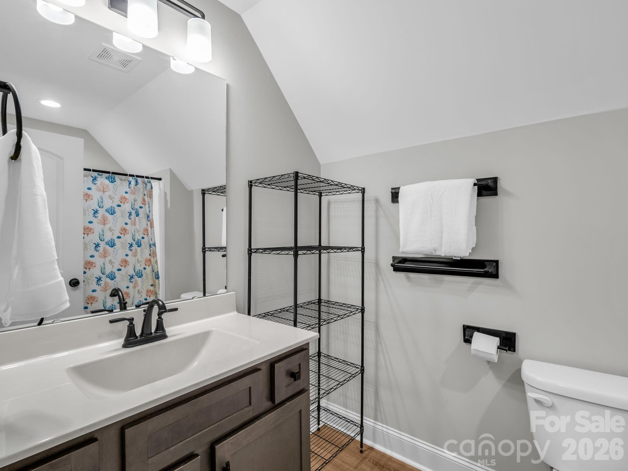 Lincolnton, North Carolina, 28092, United States, 5 Bedrooms Bedrooms, ,3 BathroomsBathrooms,Residential,For Sale,2049314