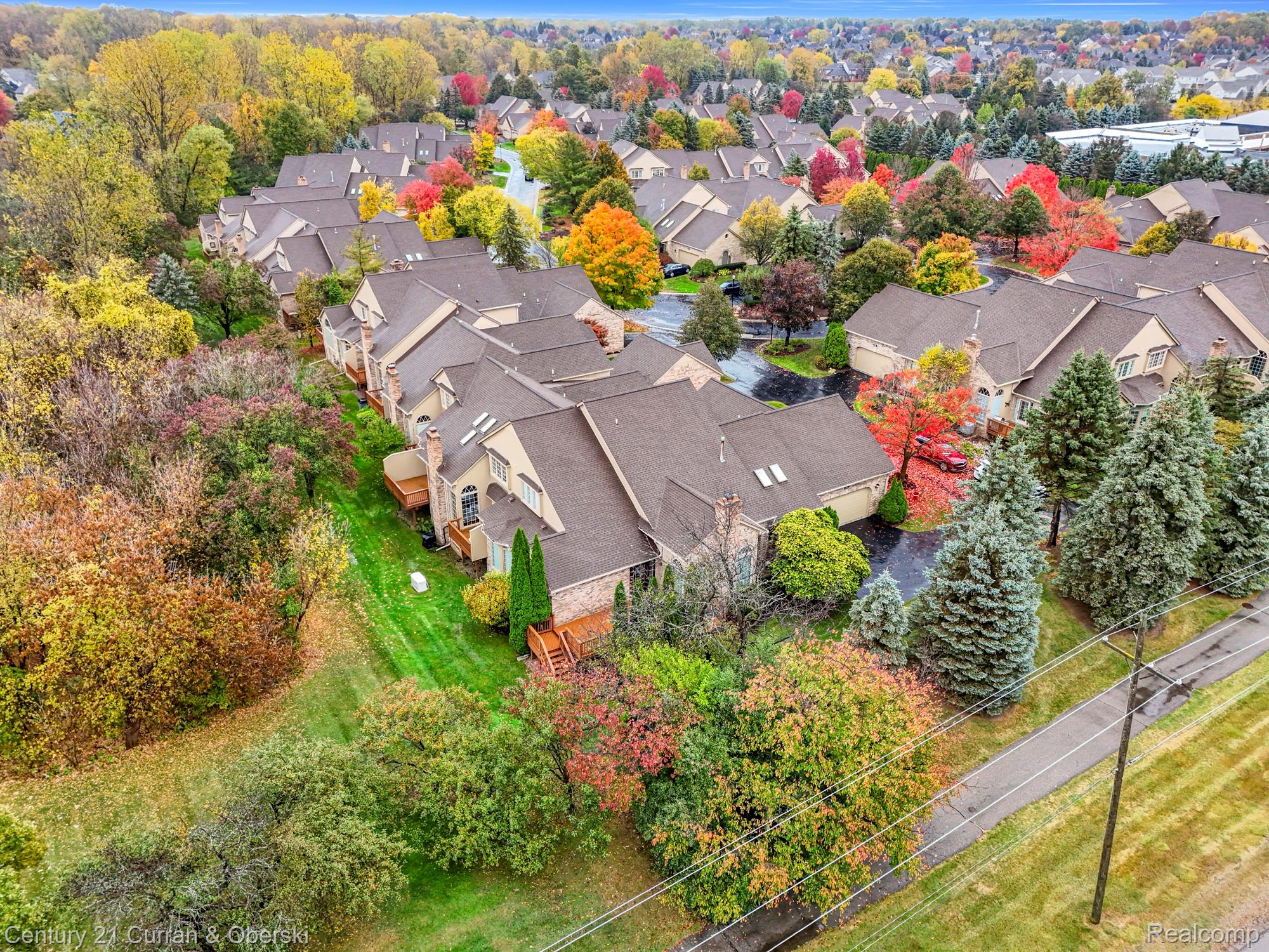 Shelby Charter Township, Michigan, 48316, United States, 2 Bedrooms Bedrooms, ,4 BathroomsBathrooms,Residential,For Sale,1977088