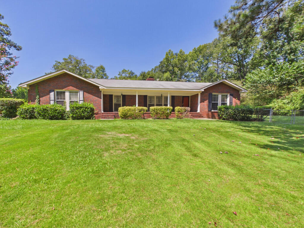 Byrd Ave, Smiths Station, AL 36877