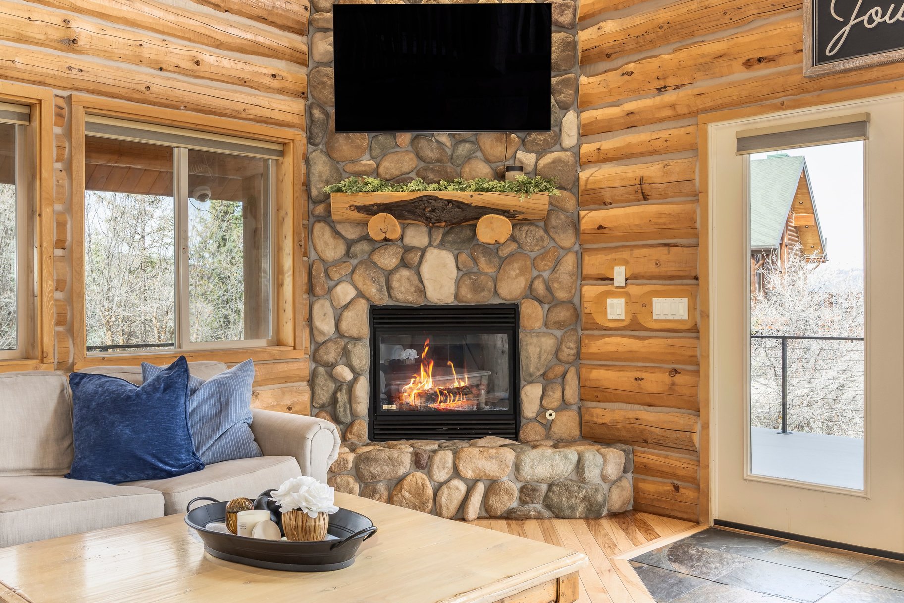  Modernized Timberlakes Cabin Home - 物件實景
