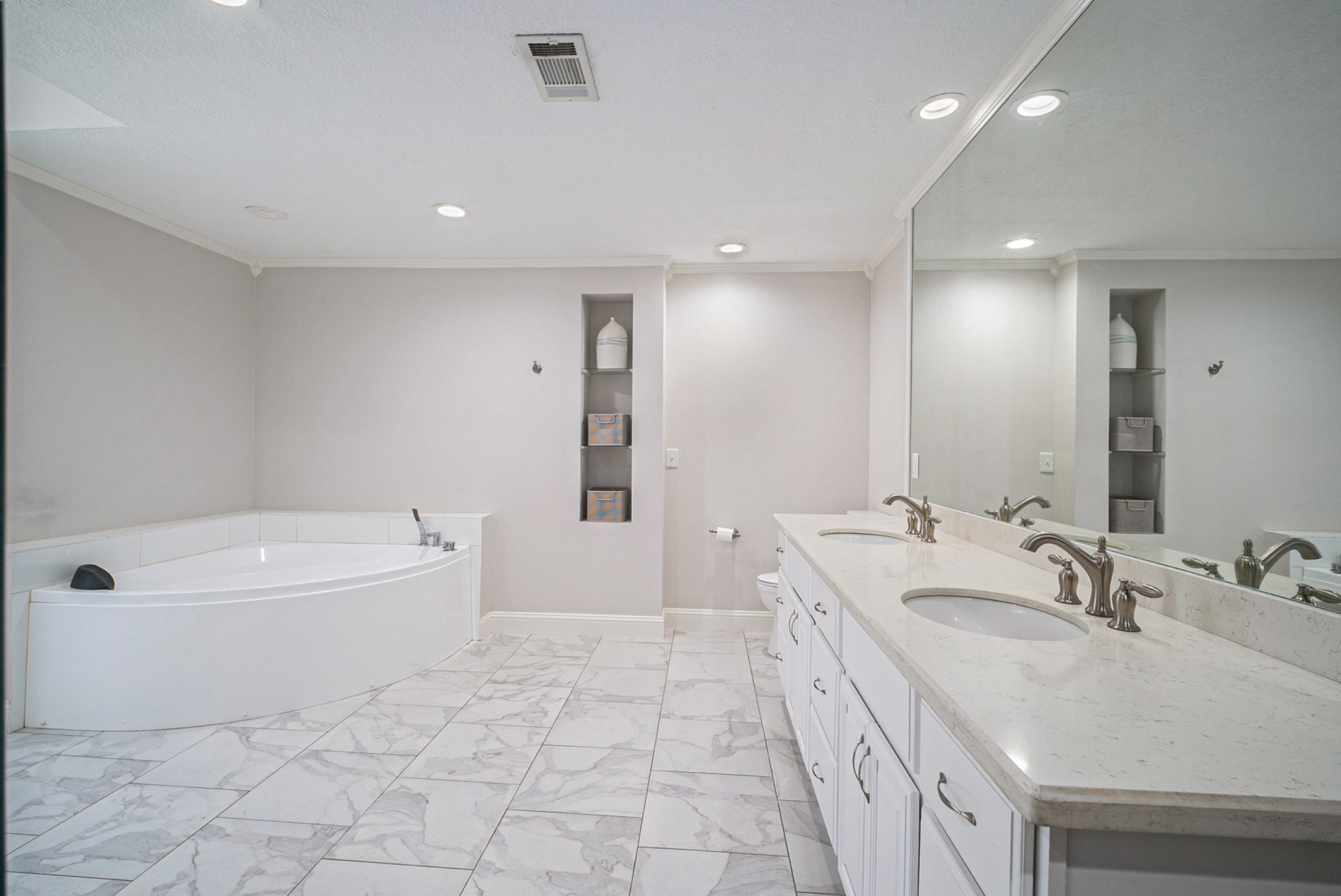 Houston, Texas, 77079, United States, 5 Bedrooms Bedrooms, ,3 BathroomsBathrooms,Residential,For Sale,1968834