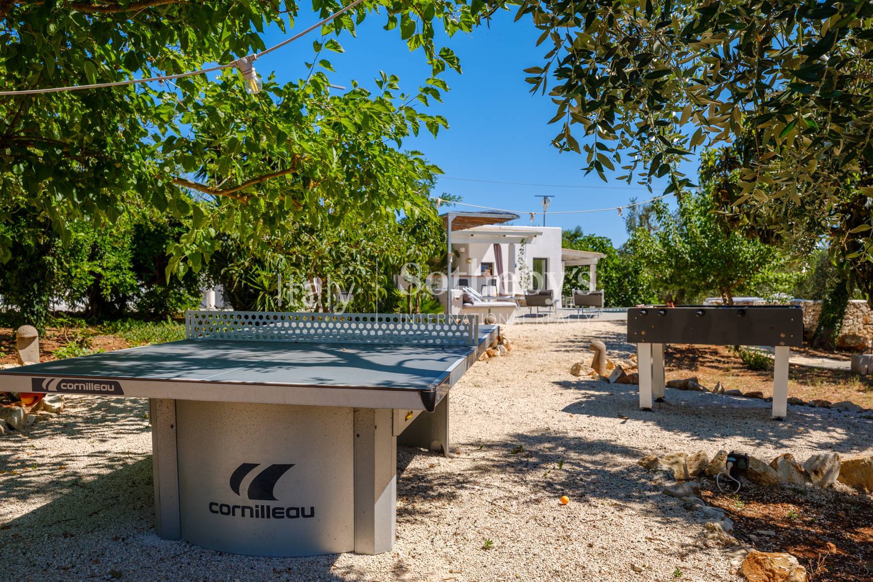  Authentic Trulli with Panoramic Ground in the Valle d
