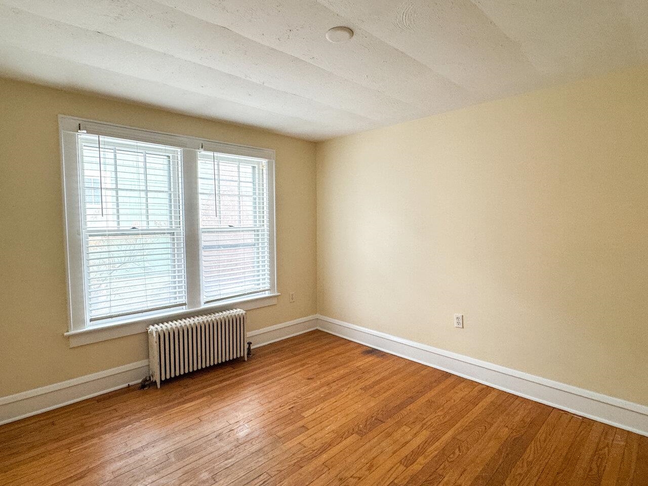 Burlington, Vermont, 05401, United States, 6 Bedrooms Bedrooms, ,2 BathroomsBathrooms,Residential,For Sale,1729174
