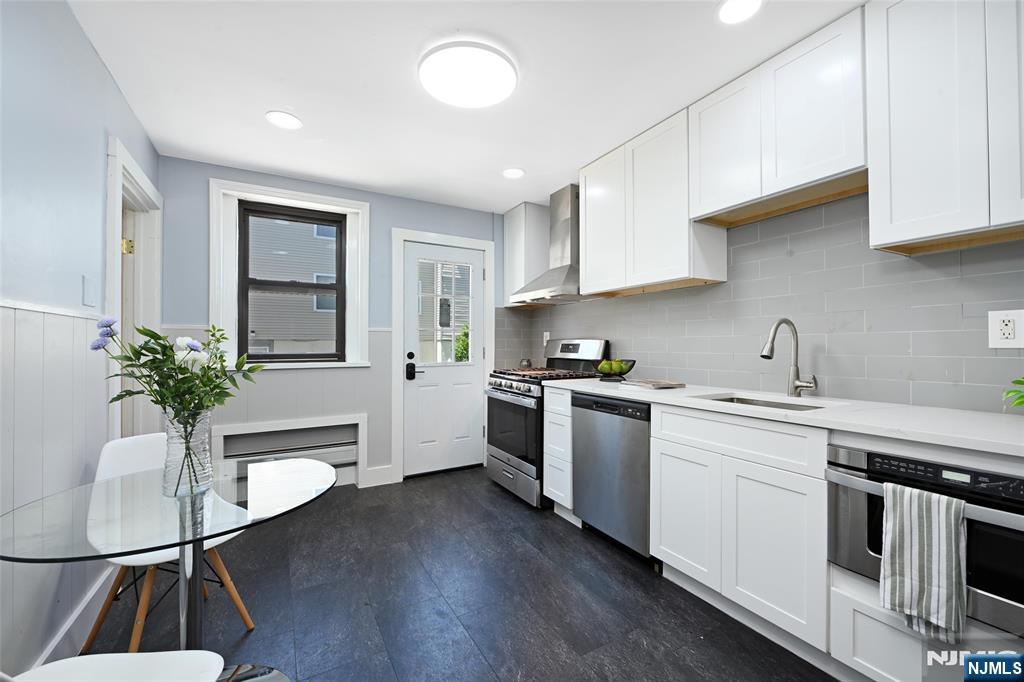 Jersey City, New Jersey, 07306, United States, 9 Bedrooms Bedrooms, ,6 BathroomsBathrooms,Residential,For Sale,1926264