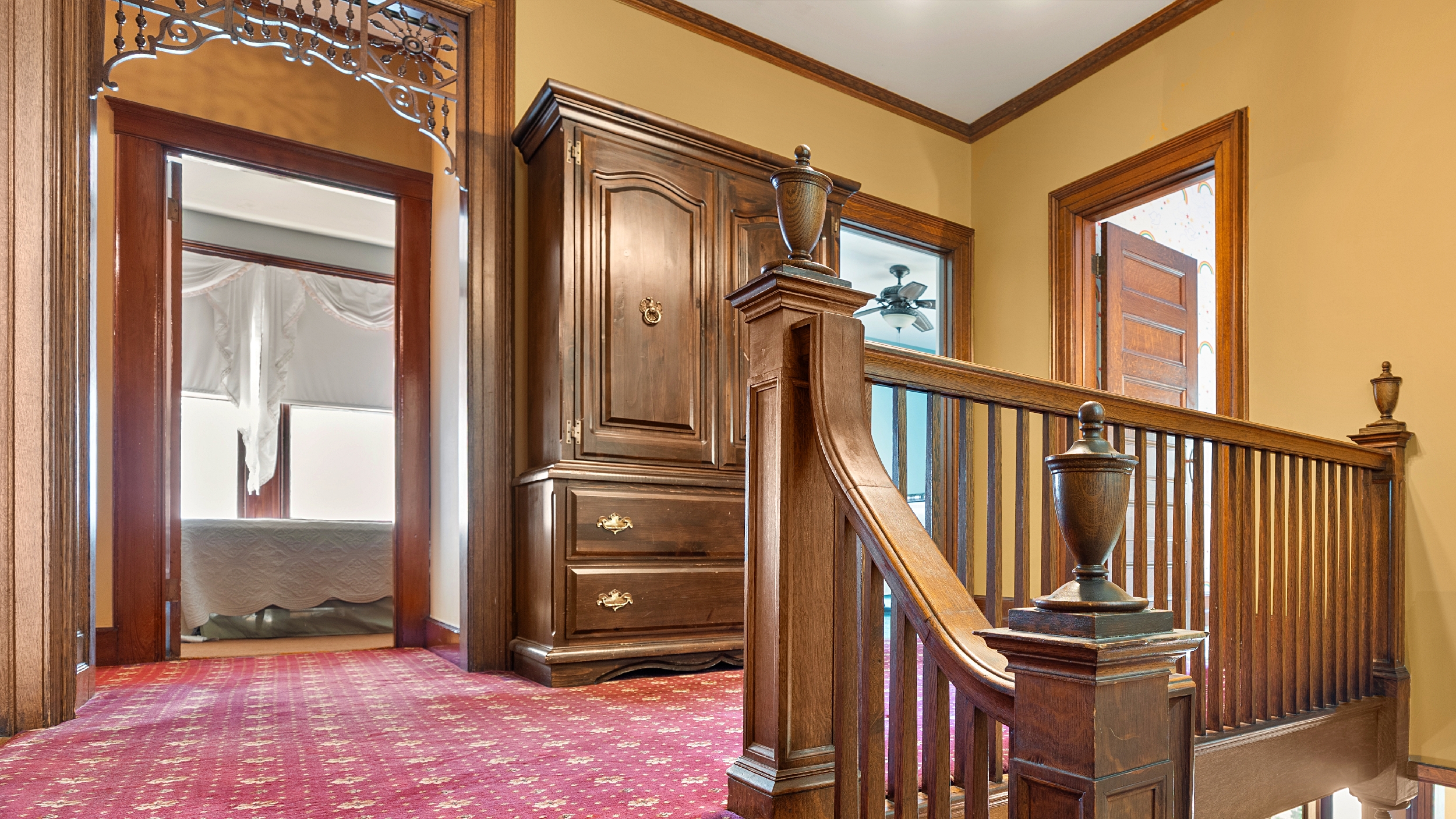  Charming In-Town Victorian with Large Carriage House - 物件實景