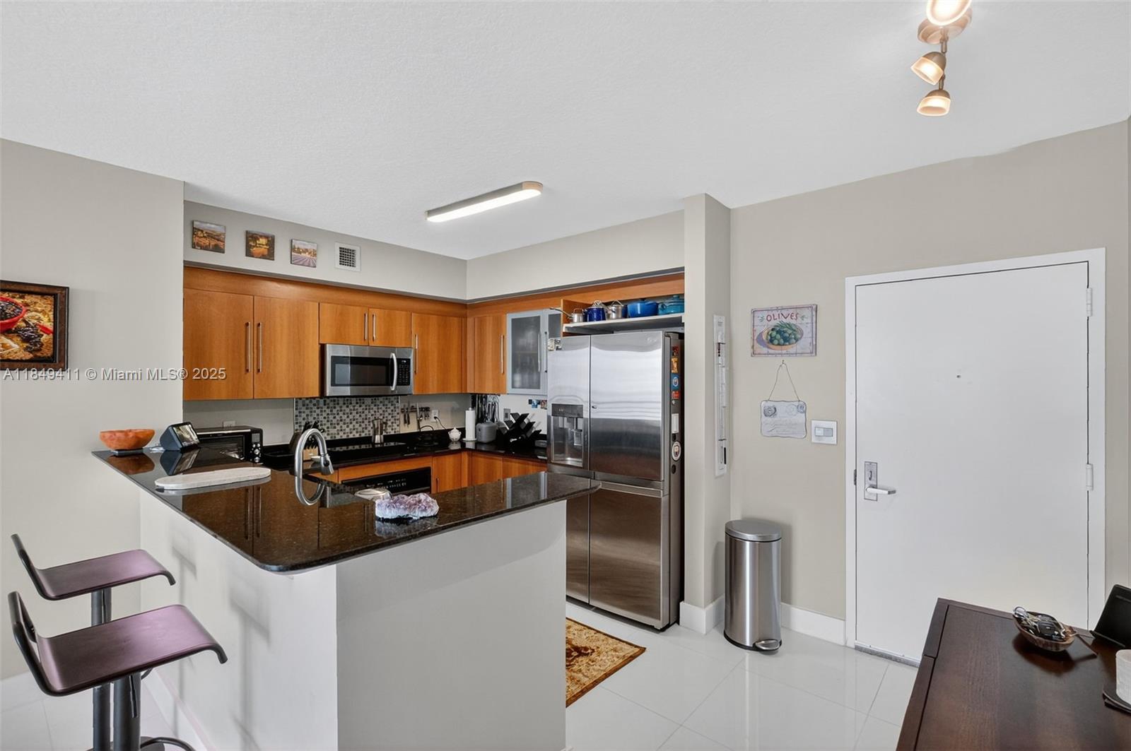 Miami, Florida, 33131, United States, 2 Bedrooms Bedrooms, ,2 BathroomsBathrooms,Residential,For Sale,1906062