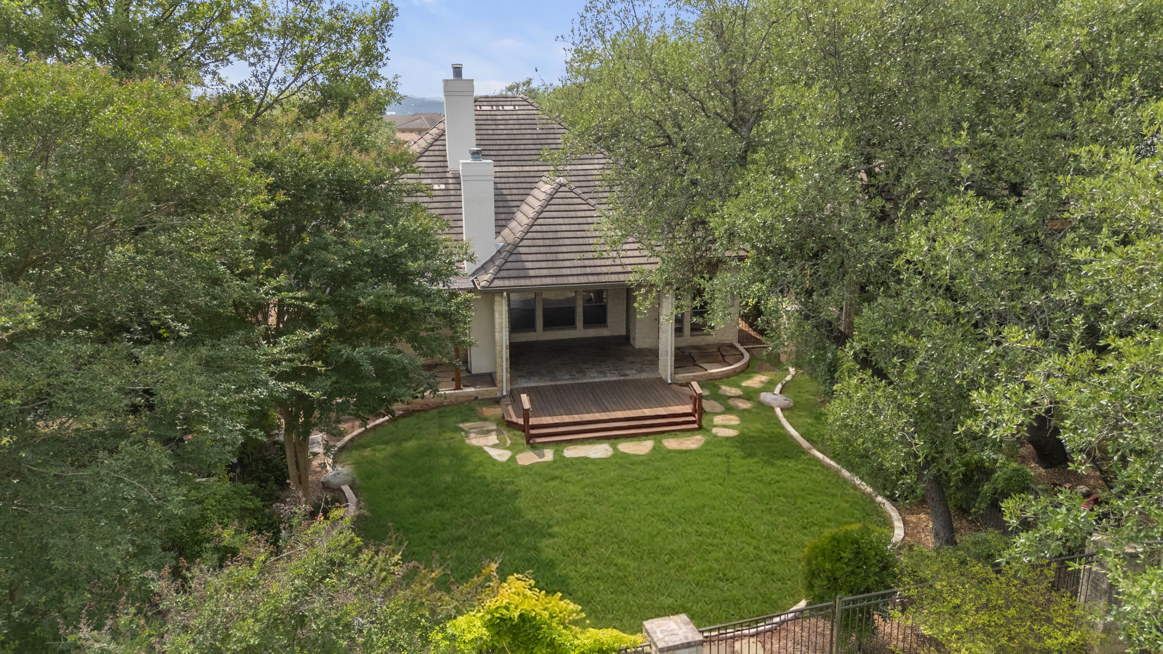  Stunning Single-Story Retreat on Greenbelt - 物件實景