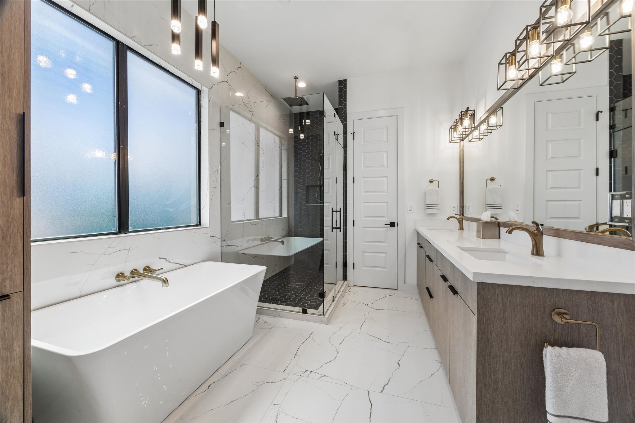  2435 Sheridan Street - 物件實景