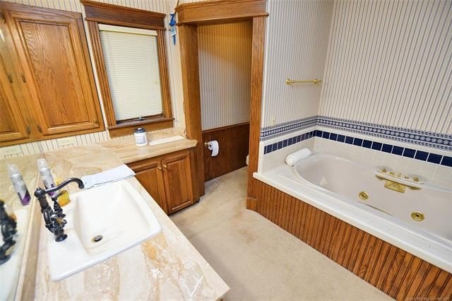 Tahlequah, Oklahoma, 74464, United States, 4 Bedrooms Bedrooms, ,4 BathroomsBathrooms,Residential,For Sale,1975818