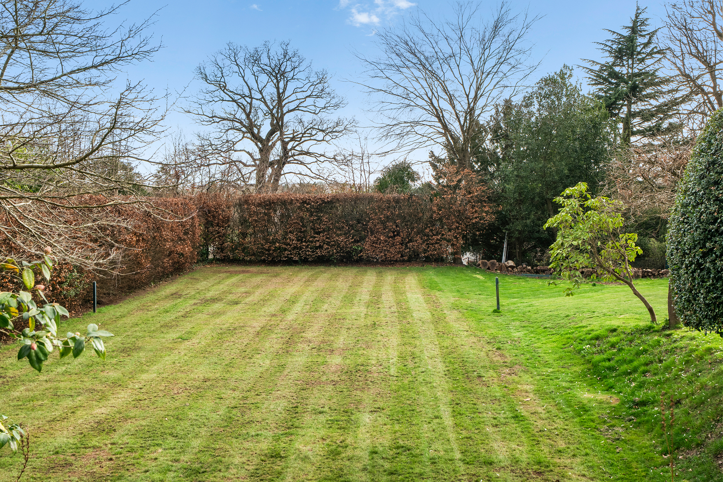  A Handsome House on One of Esher’s Most Coveted Private Roads - 物件實景