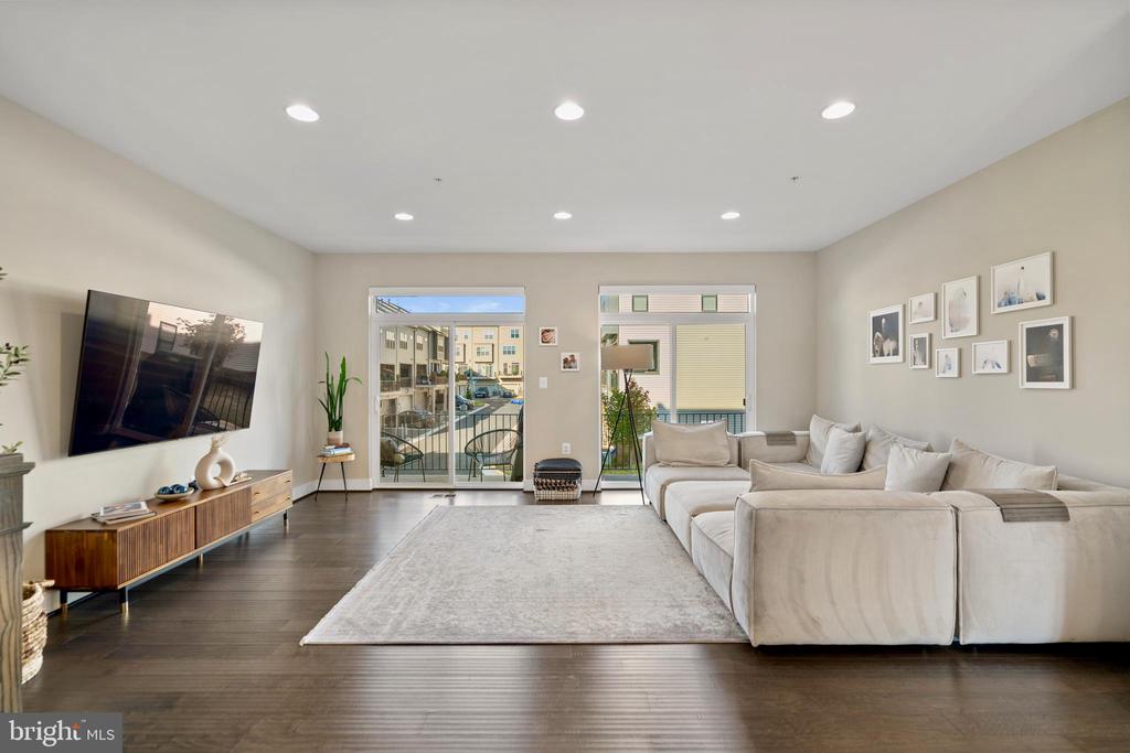 Brambleton, Virginia, 20148, United States, 3 Bedrooms Bedrooms, ,5 BathroomsBathrooms,Residential,For Sale,2005795