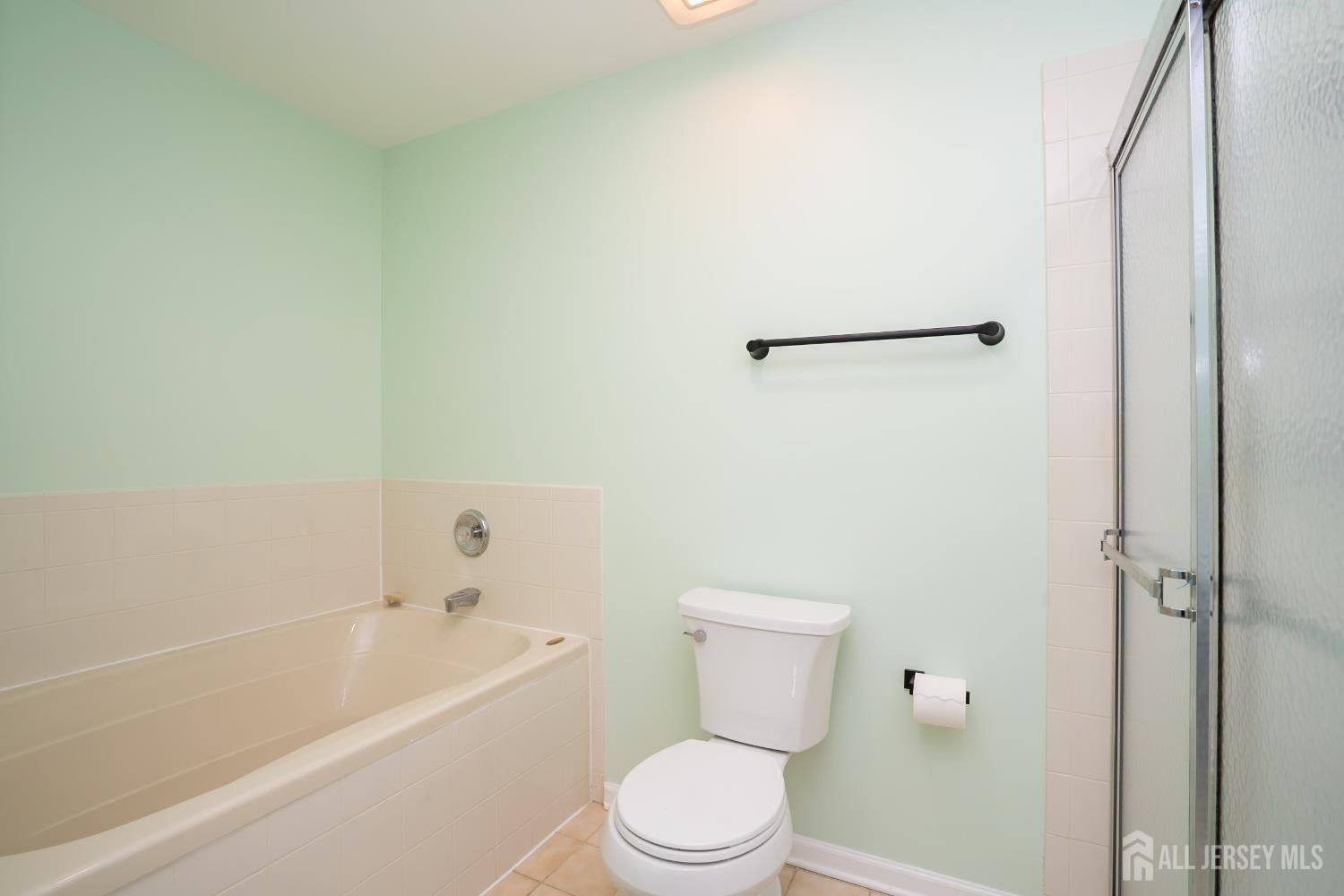 North Brunswick, New Jersey, 08902, United States, 3 Bedrooms Bedrooms, ,3 BathroomsBathrooms,Residential,For Sale,1982404