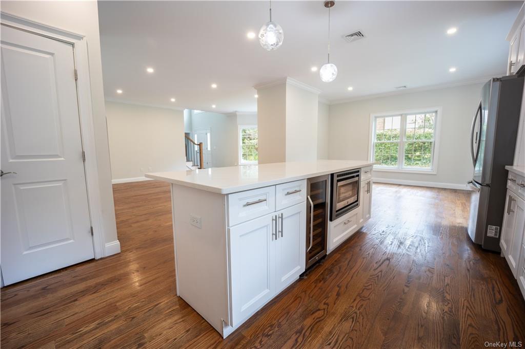 New Rochelle, New York, 10804, United States, 5 Bedrooms Bedrooms, ,5 BathroomsBathrooms,Residential,For Sale,1983034