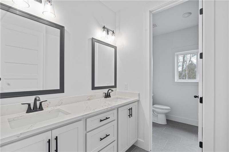 Carrollton, Georgia, 30116, United States, 5 Bedrooms Bedrooms, ,4 BathroomsBathrooms,Residential,For Sale,1998185