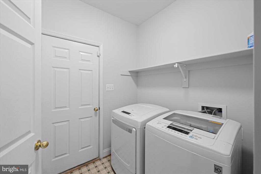 Leesburg, Virginia, 20175, United States, 5 Bedrooms Bedrooms, ,4 BathroomsBathrooms,Residential,For Sale,1987401