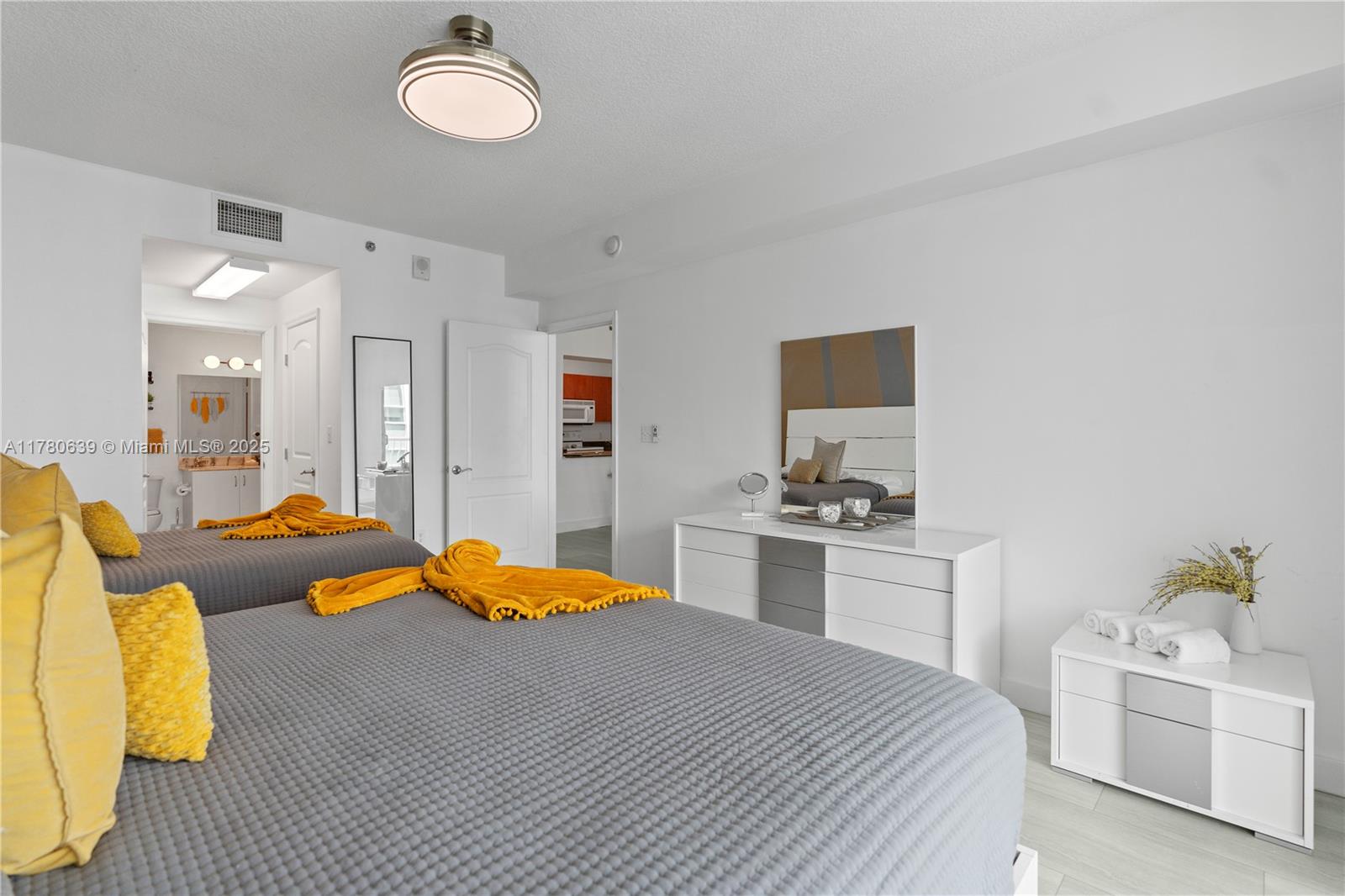 Miami, Florida, 33131, United States, 1 Bedroom Bedrooms, ,1 BathroomBathrooms,Residential,For Sale,1768107